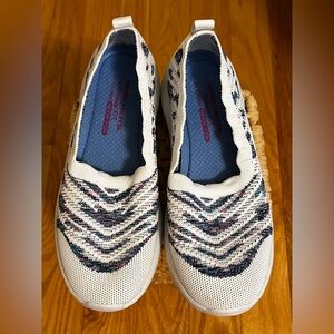 Ladies sketchers relaxed fit air cooled memory foam walking travel shoes sz 6